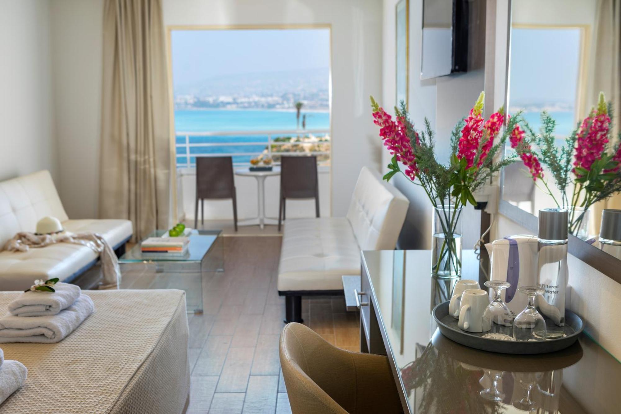 Queens Bay Hotel Kissonerga Quarto foto