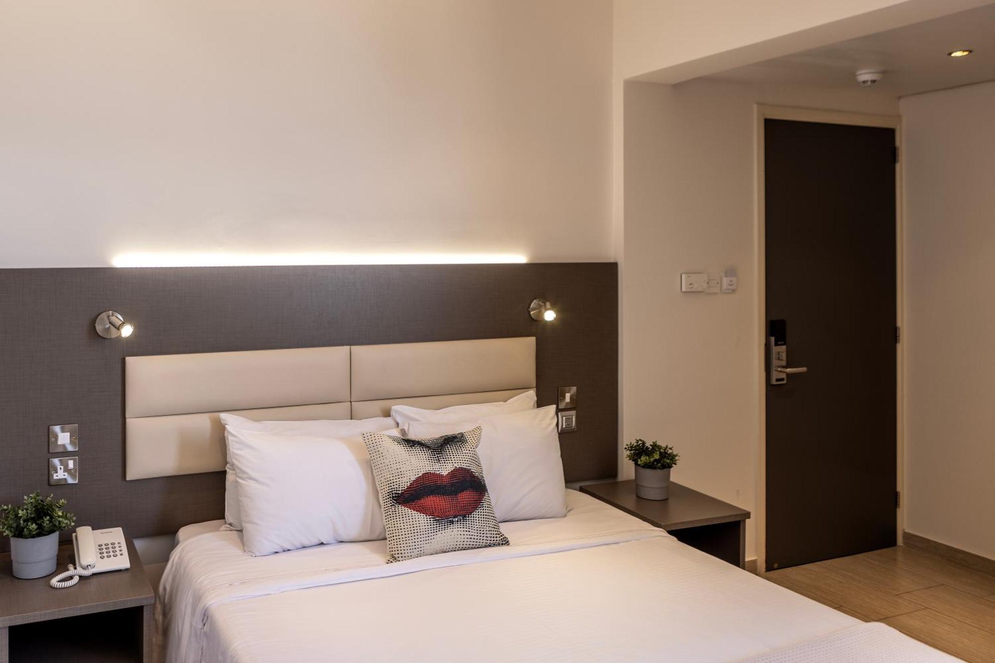 Queens Bay Hotel Kissonerga Quarto foto